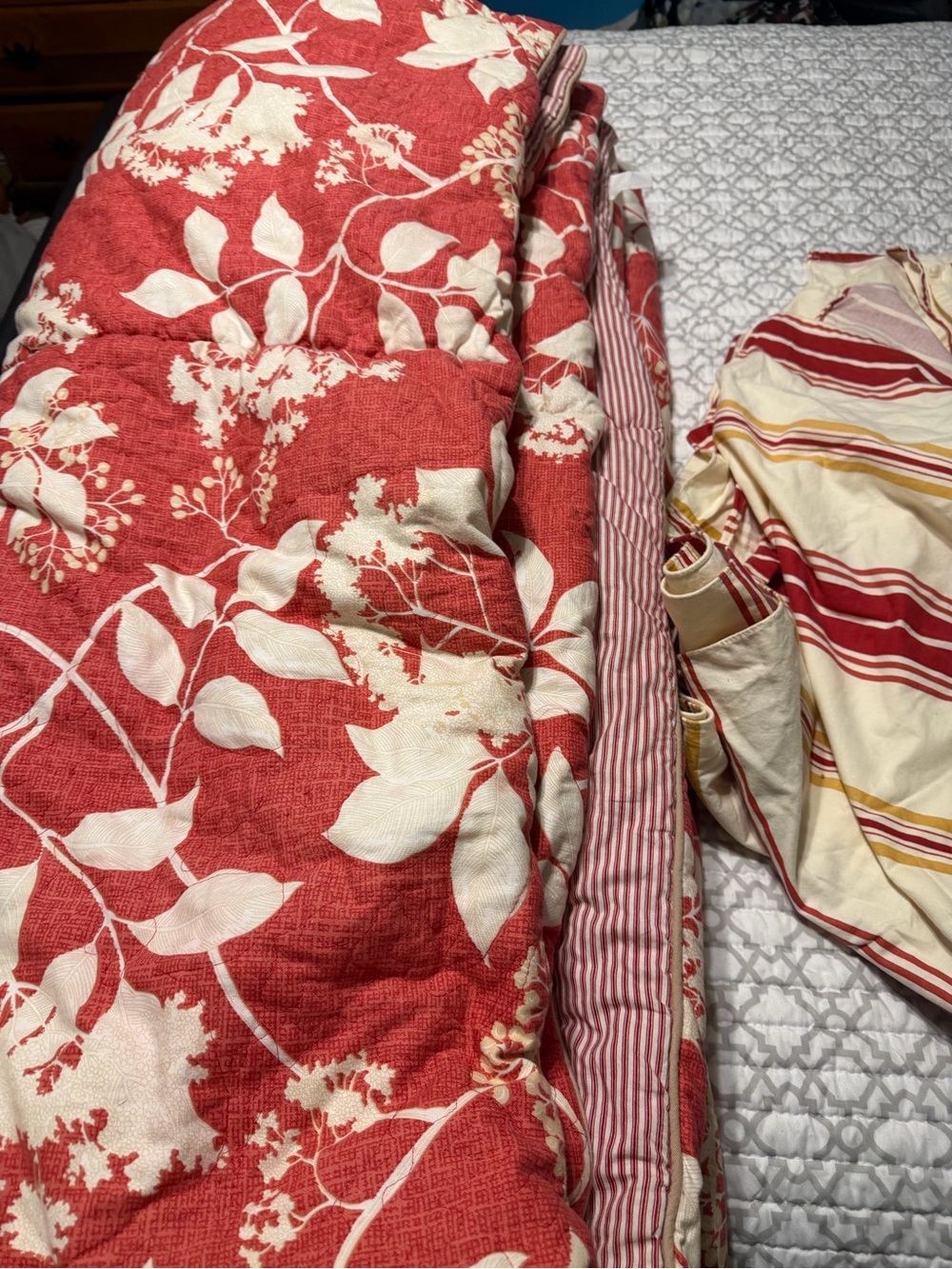 Southern Living Red and Cream Floral Comforter, bed ruffle, and 2 pillow shams